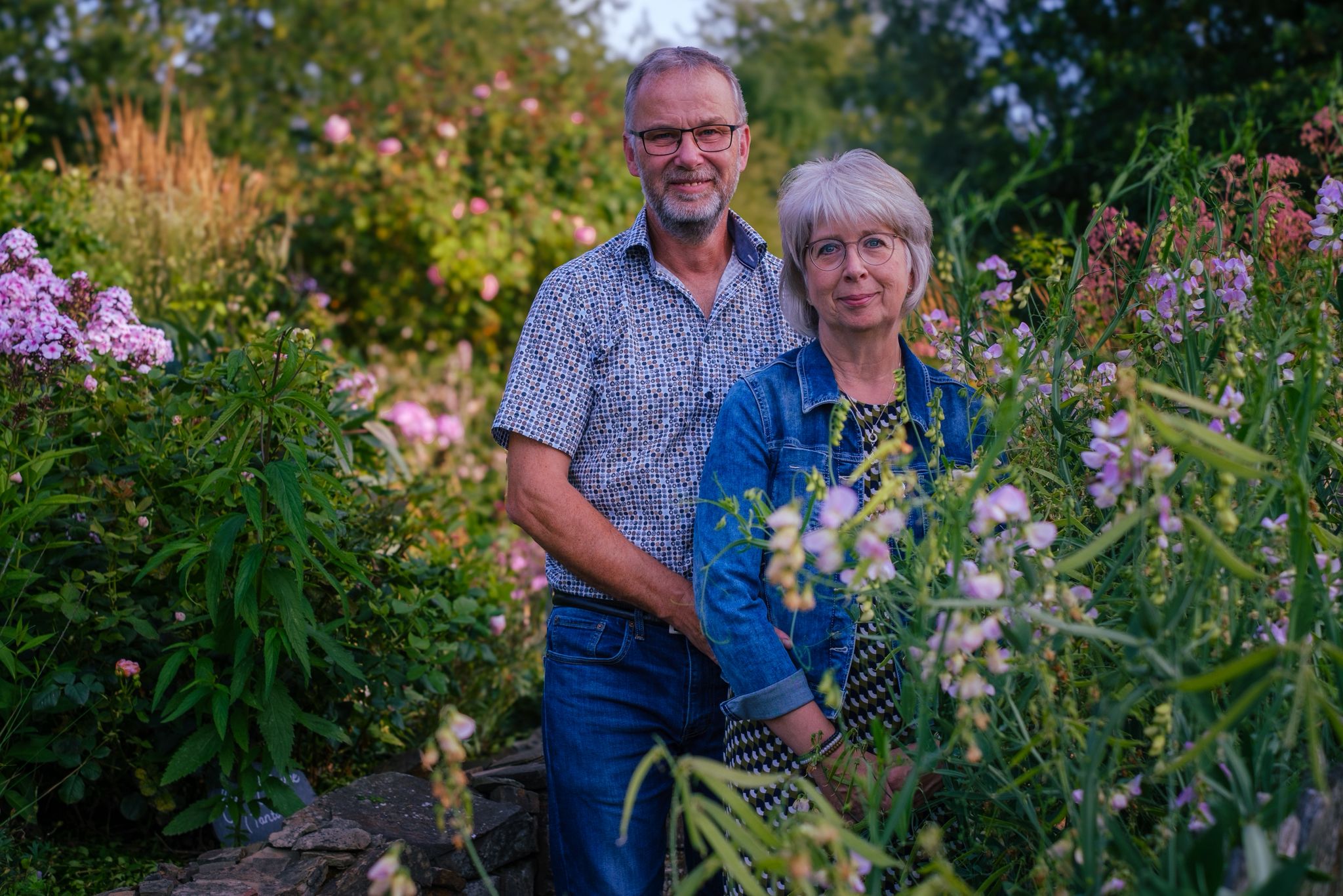 Egon und Iris Hoffmann im Garten